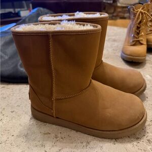 Girls Cozy Tan Shearling-Lined Boots